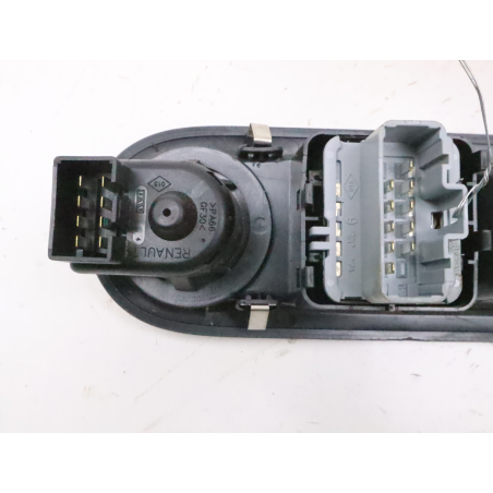 Commande lève-glace porte avant gauche occasion RENAULT TWINGO II Phase 1 - 1.2i 16v 75ch