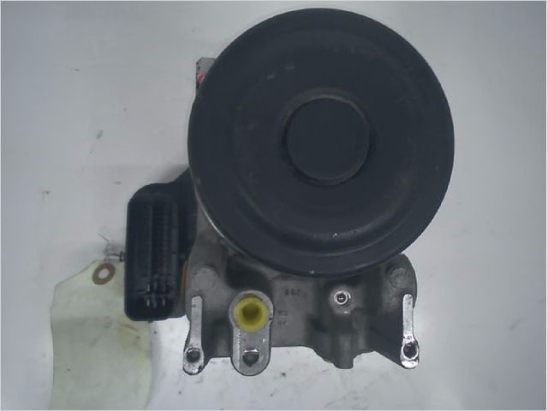 Calculateur abs occasion TOYOTA RAV4 III Phase 1 - 2.2 D-4D 136ch