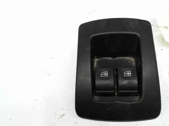 Commande lève-glace porte avant gauche occasion DACIA SANDERO II Phase 1 - 0.9 TCE 90ch