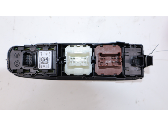 Commande lève-glace porte avant gauche occasion RENAULT KANGOO III Phase 1 - 1.5 DCI 95ch