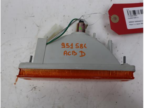 Clignotant droit occasion NISSAN TERRANO II Phase 1 - 2.7 TD 100ch