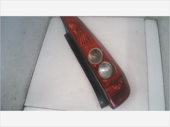 Feu arrière droit occasion FORD FIESTA V Phase 2 - 1.4 TDCI