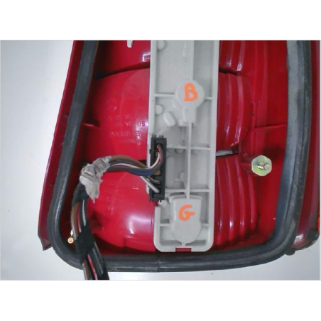 Feu arrière gauche occasion SKODA FABIA I Phase 1 - 1.2 12v 65ch