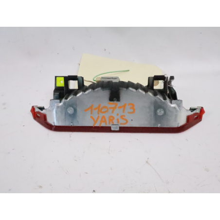 Feux stop supplementaire occasion TOYOTA YARIS I Phase 2 - 1.3i 87ch