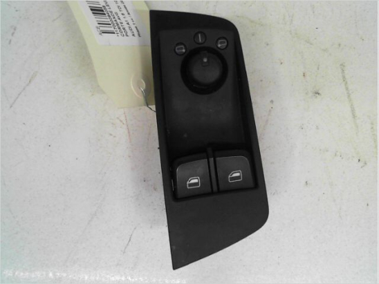 Commande lève-glace porte avant gauche occasion AUDI A1 Phase 1 - 1.6 TDI 105ch