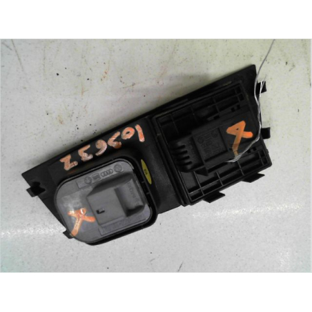 Commande lève-glace porte avant gauche occasion AUDI A1 Phase 1 - 1.6 TDI 105ch