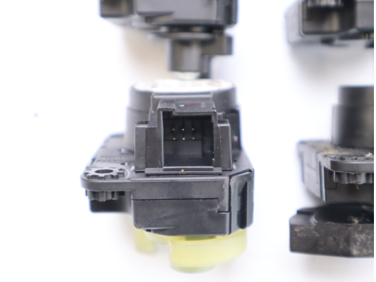 MOTEUR VOLET DE CHAUFFAGE