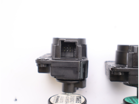 MOTEUR VOLET DE CHAUFFAGE