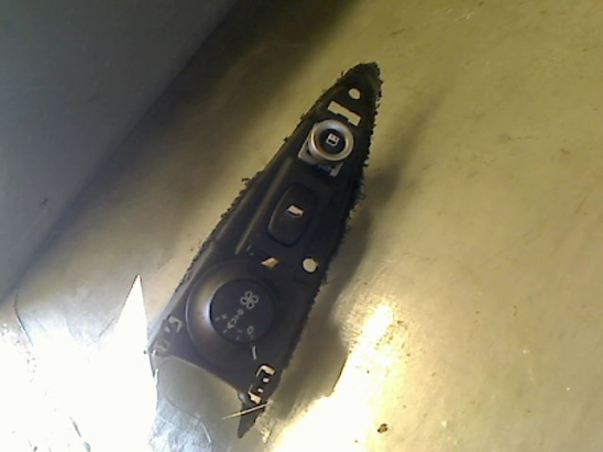 COMMANDE LEVE-GLACE PORTE AVG