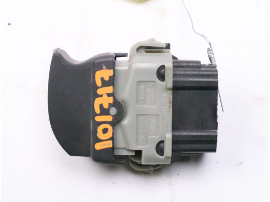 Commande leve-glace porte arrière gauche occasion RENAULT CLIO III Phase 1 - 1.5 DCI 85ch
