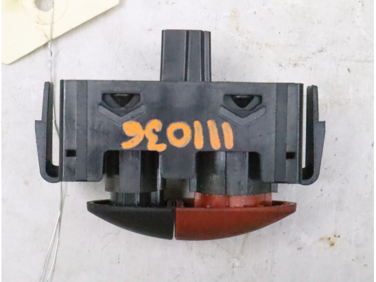 Bouton de warning occasion RENAULT TWINGO II Phase 2 - 1.2i 16v 75ch