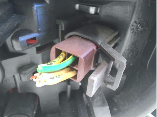 Feu arrière interieur gauche occasion PEUGEOT 406 Phase 2 BREAK - 2.0 HDI 110ch