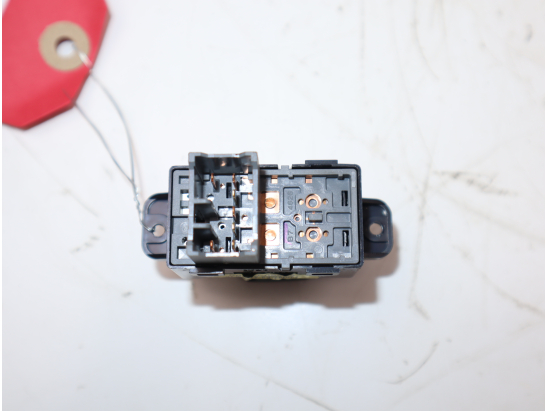 Commande lève-glace porte avant droite occasion HYUNDAI I 20 II Phase 1 - 1.0 GDI 100ch