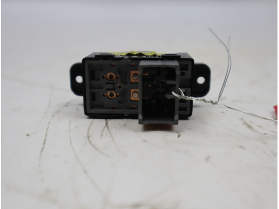 Commande leve-glace porte arrière droite occasion HYUNDAI I 20 II Phase 1 - 1.0 GDI 100ch