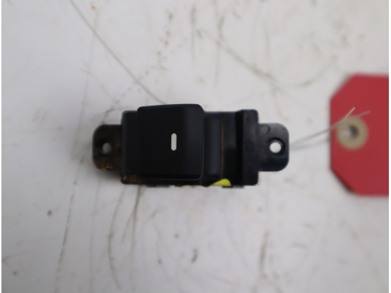 Commande leve-glace porte arrière droite occasion HYUNDAI I 20 II Phase 1 - 1.0 GDI 100ch