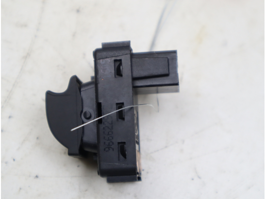 Commande leve-glace porte arrière droite occasion PEUGEOT 5008 I phase 2 - 1.6 HDI 120ch