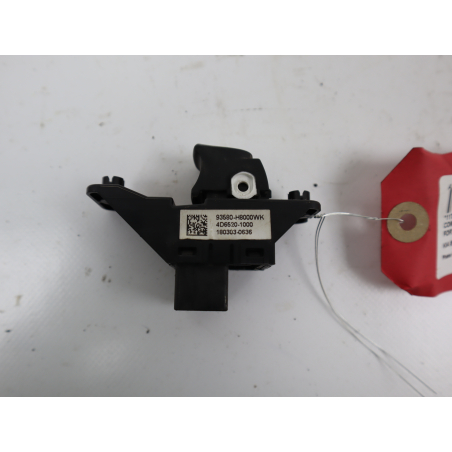 Commande leve-glace porte arrière gauche occasion KIA STONIC Phase 1 - 1.6CRDI 115ch