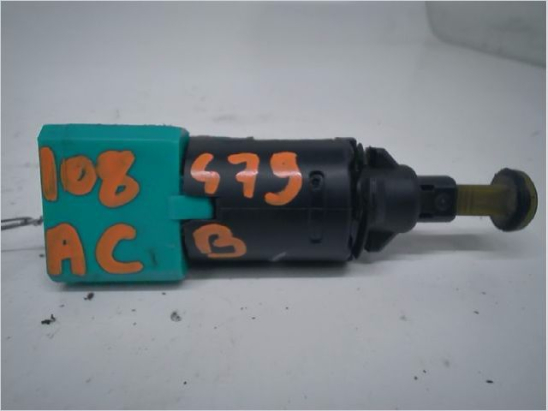 Contacteur de stop sur pédale occasion PEUGEOT 807 Phase 1 - 2.0 HDI 16v 136ch