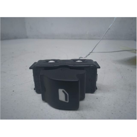 Commande leve-glace porte arrière gauche occasion PEUGEOT 308 II Phase 1 SW - 1.6 THP 155ch