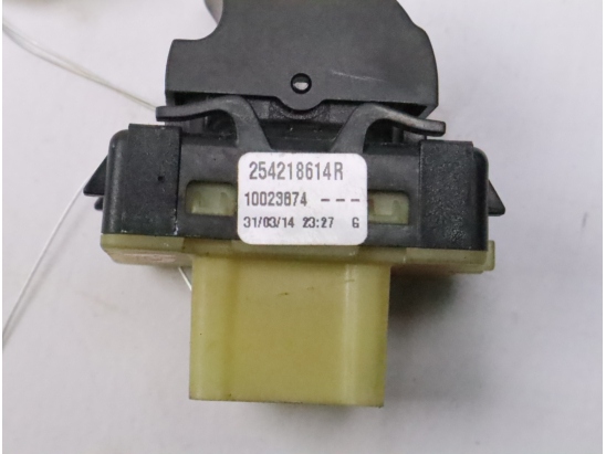 Commande leve-glace porte arrière droite occasion RENAULT CAPTUR Phase 1 - 1.5 DCI 90ch