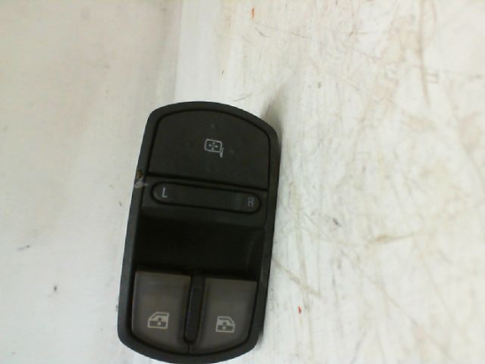 Commande lève-glace porte avant gauche occasion OPEL CORSA IV Phase 1 - 1.2 TWINPORT 80ch