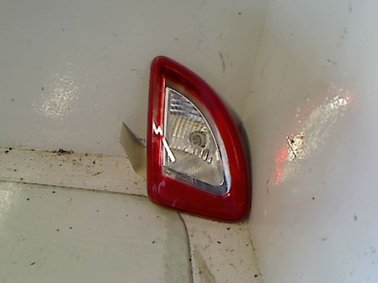 Feu arrière interieur gauche occasion RENAULT TWINGO II Phase 2 - 1.5 DCI 75ch