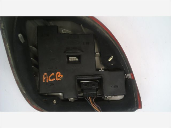 Feu arrière droit occasion FORD FIESTA IV Phase 2 - 1.8 TDDI 75ch