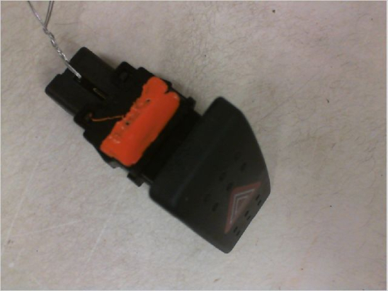 Bouton de warning occasion SUZUKI SWIFT III Phase 1 - 1.3i 90ch