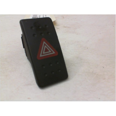Bouton de warning occasion SUZUKI SWIFT III Phase 1 - 1.3i 90ch