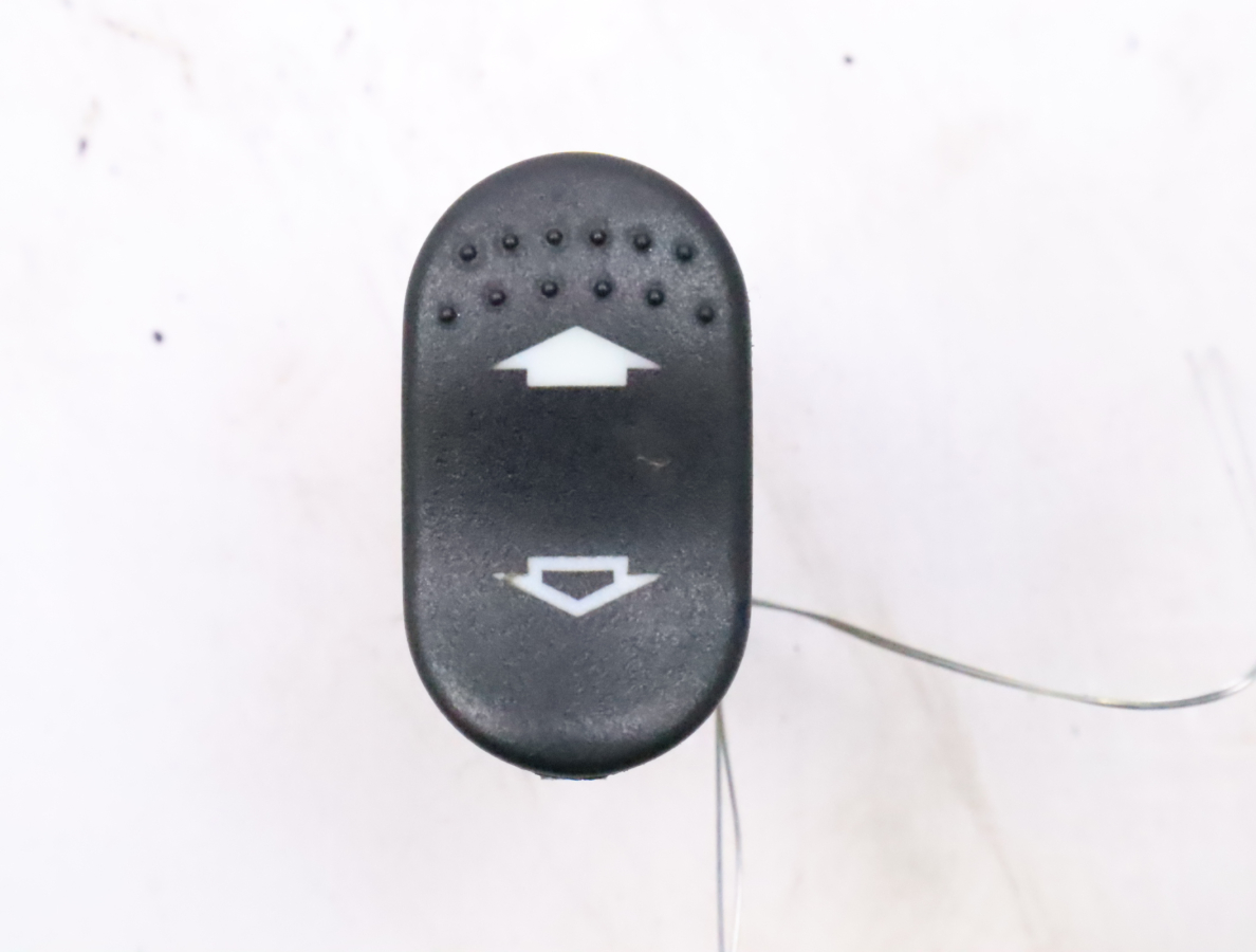 Commande lève-glace porte avant droite occasion FORD FOCUS I Phase 1 - 1.8 TDDI 90ch