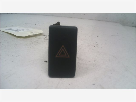 Bouton de warning occasion TOYOTA AVENSIS II phase 1 - 115 D-4D