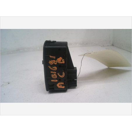 Commande lève-glace porte avant gauche occasion OPEL CORSA IV Phase 1 - 1.2i 75ch