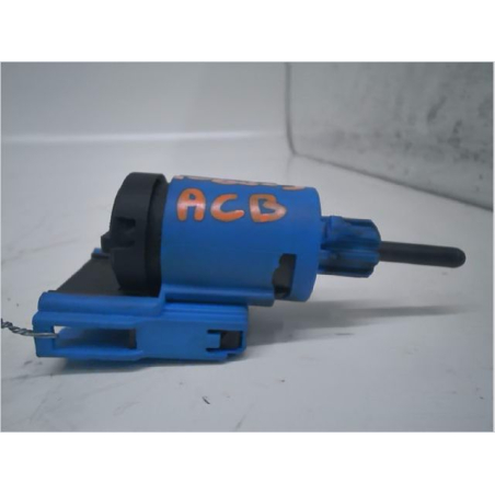 Contacteur de stop sur pédale occasion VOLKSWAGEN PASSAT IV Phase 2 - 1.9 TDI 130ch