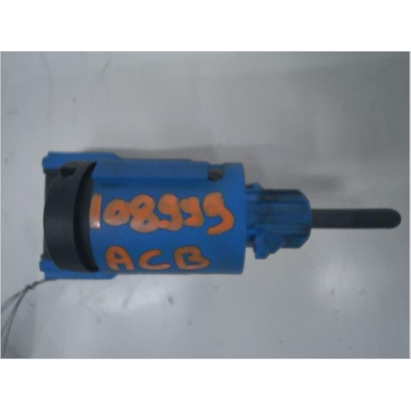 Contacteur de stop sur pédale occasion VOLKSWAGEN PASSAT IV Phase 2 - 1.9 TDI 130ch