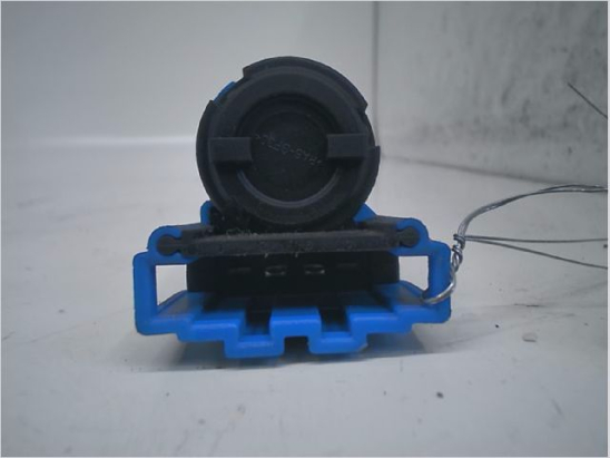 Contacteur de stop sur pédale occasion VOLKSWAGEN PASSAT IV Phase 2 - 1.9 TDI 130ch