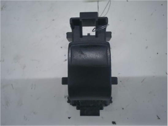 Commande lève-glace porte avant droite occasion TOYOTA YARIS II Phase 1 - 1.4 D-4D