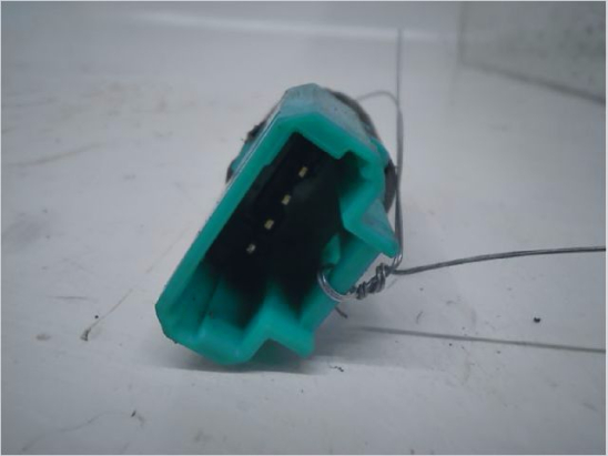 Contacteur de stop sur pédale occasion PEUGEOT 307 CC Phase 1 - 1.6i 109ch