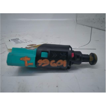 Contacteur de stop sur pédale occasion PEUGEOT 307 CC Phase 1 - 1.6i 109ch