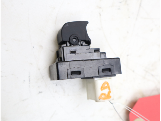 Commande leve-glace porte arrière droite occasion KIA CEE D I Phase 1 - 1.6 CRDI 115ch