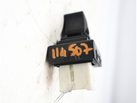 Commande leve-glace porte arrière droite occasion KIA CEE D I Phase 1 - 1.6 CRDI 115ch