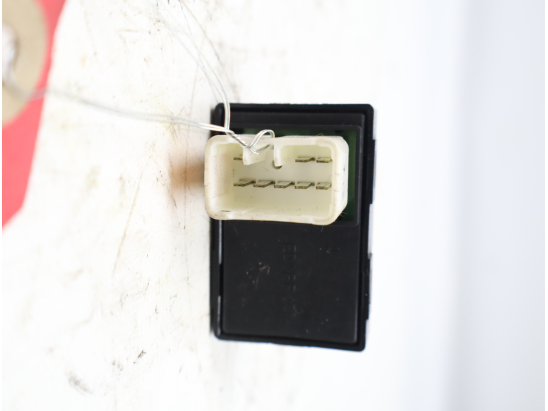 Commande leve-glace porte arrière droite occasion KIA CEE D I Phase 1 - 1.6 CRDI 115ch