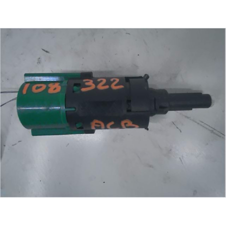 CONTACTEUR DE STOP SUR PEDALE 