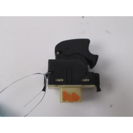 Commande leve-glace porte arrière droite occasion TOYOTA AVENSIS II phase 1 - 115 D-4D