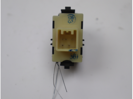 Commande leve-glace porte arrière droite occasion TOYOTA AVENSIS II phase 1 - 115 D-4D