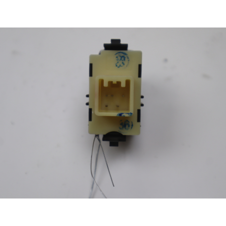 Commande leve-glace porte arrière droite occasion TOYOTA AVENSIS II phase 1 - 115 D-4D