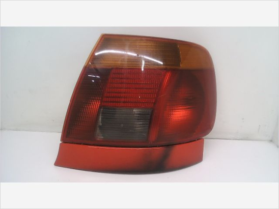 Feu arrière droit occasion AUDI A4 I Phase 1 - 1.6i