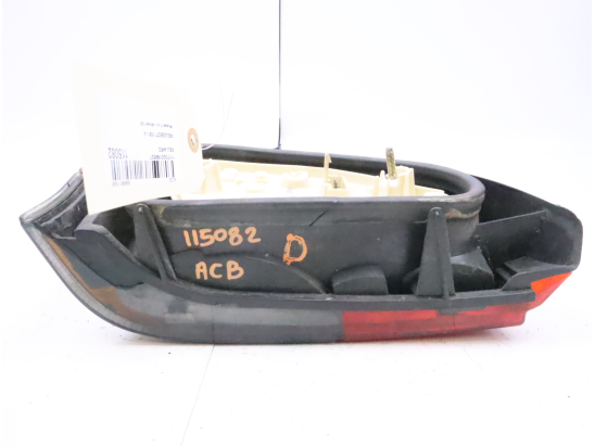 Feu arrière droit occasion PEUGEOT 106 Phase 1 - 1.4i