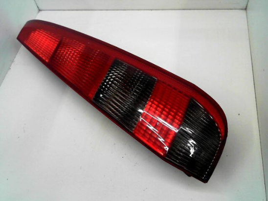 Feu arrière droit occasion FORD FIESTA V Phase 1 - 1.4 TDCI