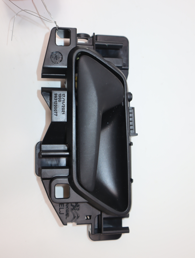 Poignee int porte avg occasion PEUGEOT 208 II Phase 1 - 1.5 BlueHDi 100ch