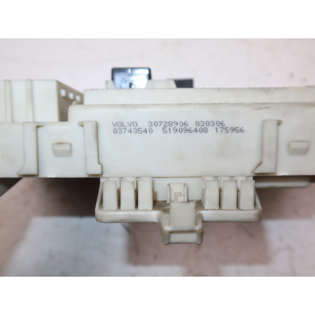 Platine fusible av occasion VOLVO V50 Phase 2 - 2.0 D 136ch